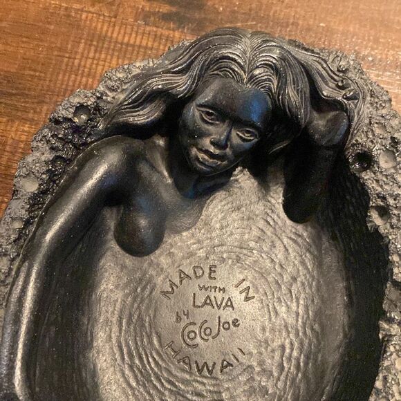 Coco Joe Black Lava Hawaiian Sculpture ashtray - Picture 3 of 6
